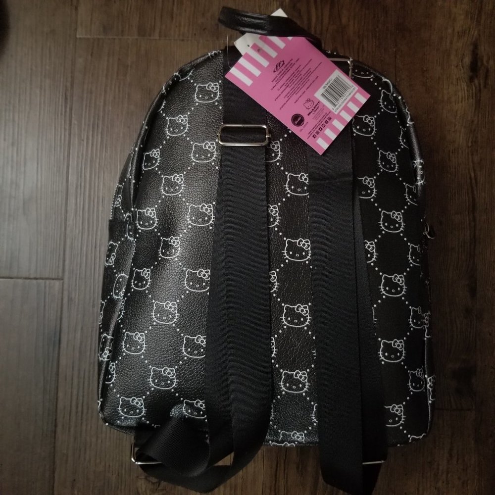 Hello Kitty Backpack - Picture 2 of 3